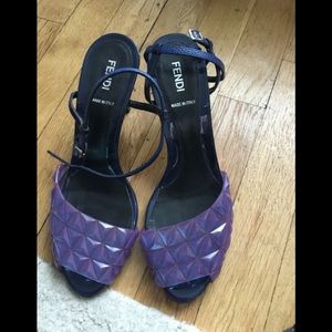 Preowned leather sandals